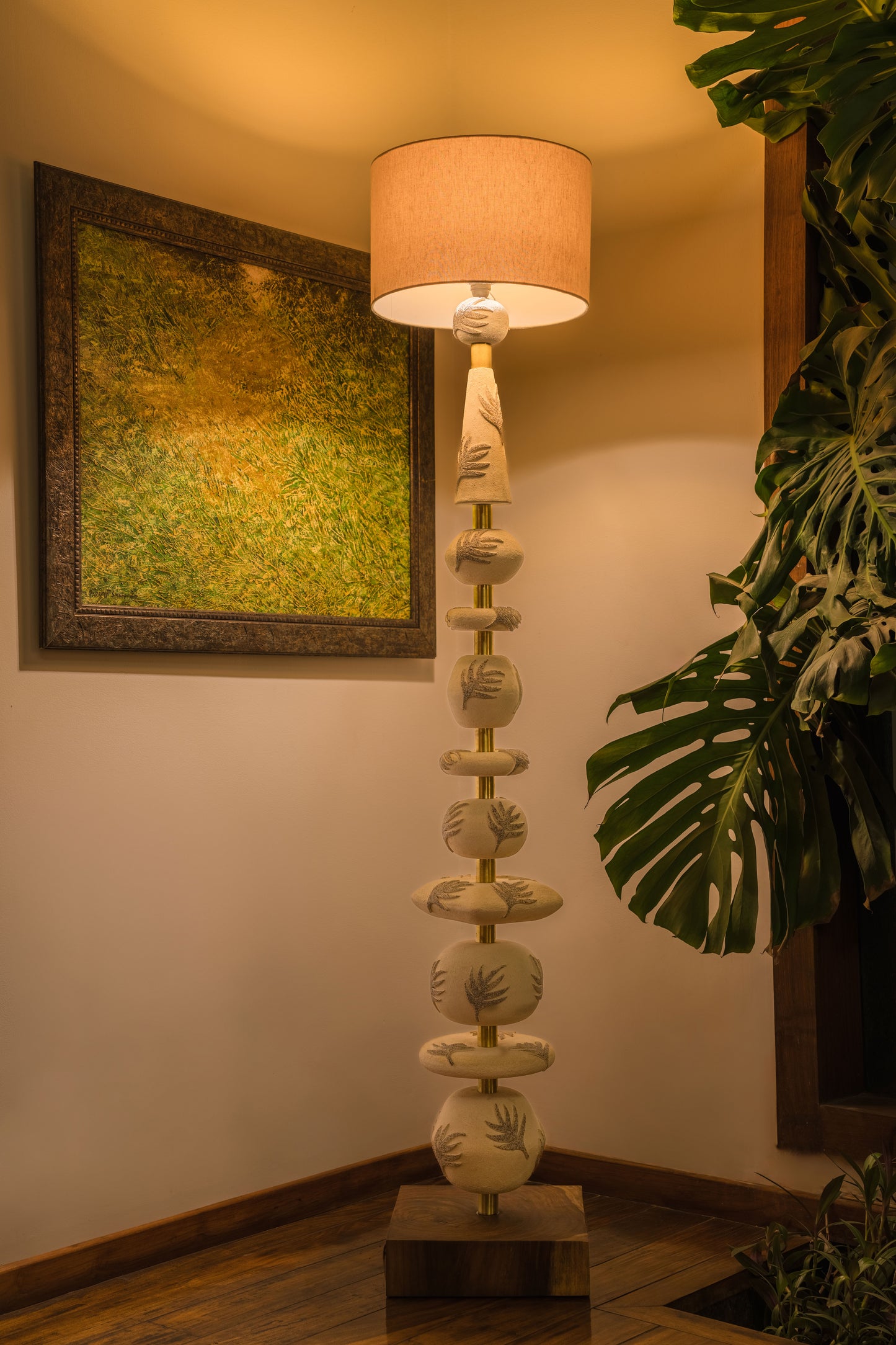 Sandleaf Totem Lamp